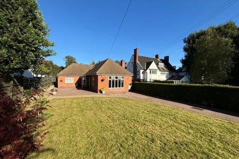 4 bedroom detached house to rent, Elms Road, Leicester