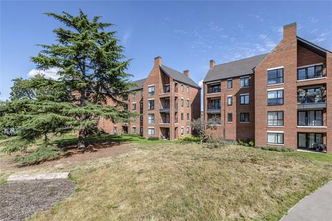 2 bedroom flat for sale, Garrett Crescent, Chertsey KT16