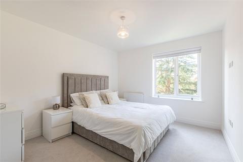 2 bedroom flat for sale, Garrett Crescent, Chertsey KT16