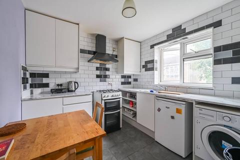 1 bedroom flat to rent, Wyemead Crescent, Chingford, London, E4