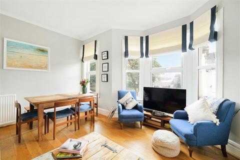 2 bedroom flat for sale, Dorothy Road, SW11