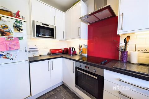 2 bedroom maisonette for sale, May Close, Chessington, Surrey, KT9