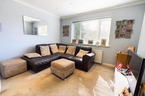 2 bedroom maisonette for sale, May Close, Chessington, Surrey, KT9