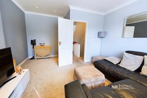 25 May Close, Chessington, KT9 2AP