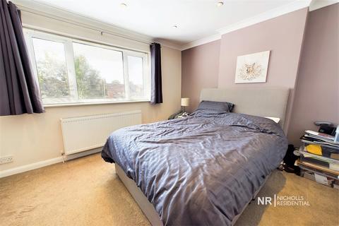 25 May Close, Chessington, KT9 2AP