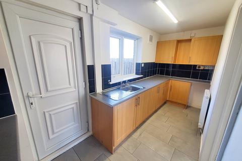 2 bedroom semi-detached house to rent, Rochford Road, Sunderland SR5