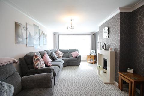 10 Escroft Close, Wyke, Bradford, BD12 9DN