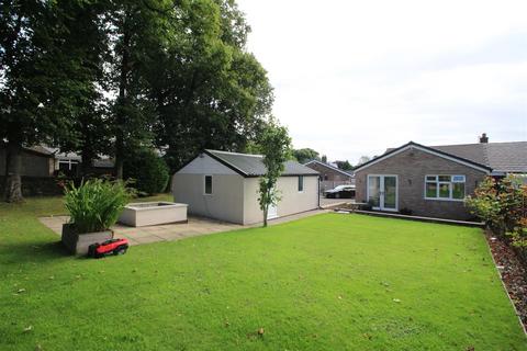 10 Escroft Close, Wyke, Bradford, BD12 9DN