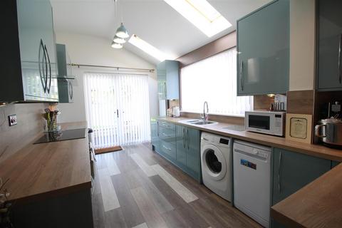 10 Escroft Close, Wyke, Bradford, BD12 9DN