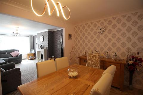 10 Escroft Close, Wyke, Bradford, BD12 9DN