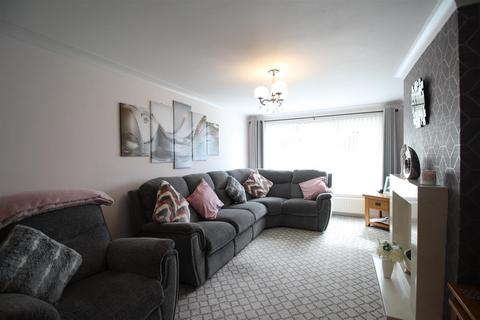 10 Escroft Close, Wyke, Bradford, BD12 9DN