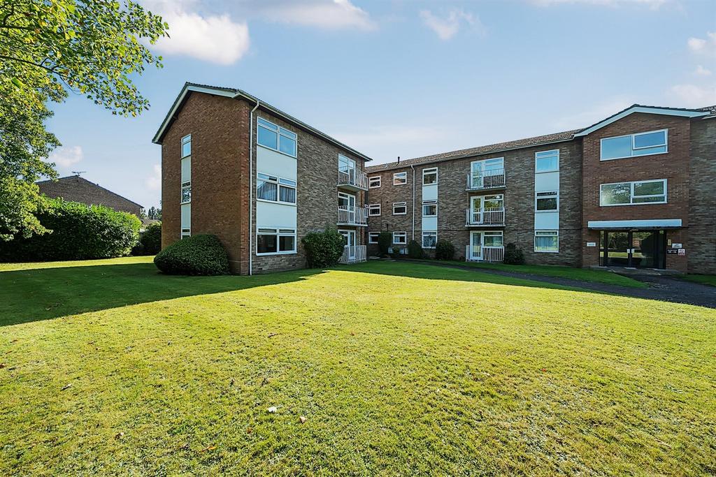 Caroline Court, Bath Road, Reading, RG1 2 bed apartment - £1,595 pcm (£ ...