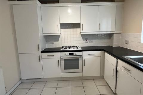 2 bedroom flat to rent, St Lukes Court, Hatfield