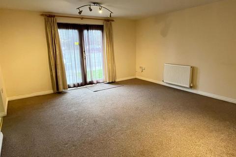 2 bedroom flat to rent, St Lukes Court, Hatfield