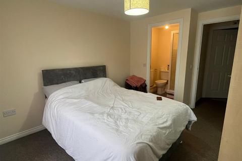 2 bedroom flat to rent, St Lukes Court, Hatfield