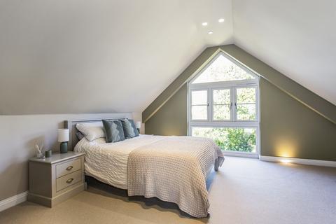 34a Kings Road, Haslemere, GU27 2QG