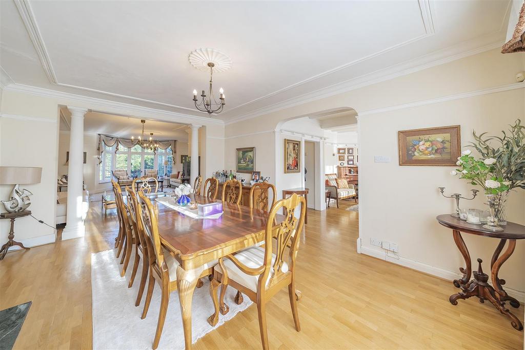 Dining Area.jpg