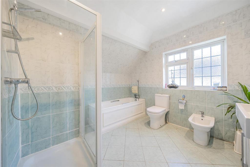 Family Bathroom.jpg