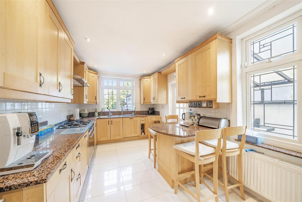 Kitchen 1.jpg
