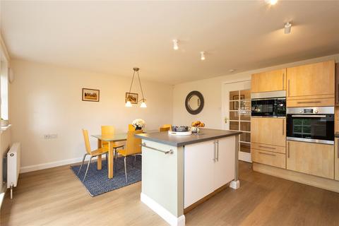 31/2 Kinnear Road, Edinburgh, EH3 5PG