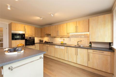 31/2 Kinnear Road, Edinburgh, EH3 5PG