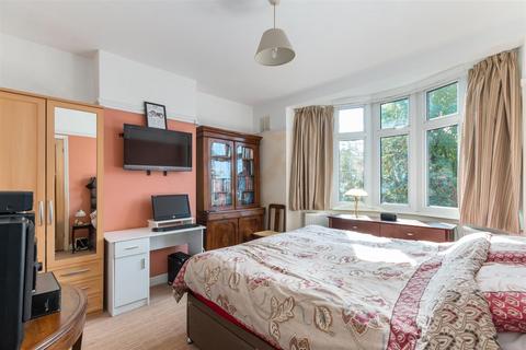 3 bedroom semi-detached house for sale, Elm Walk, Raynes Park SW20