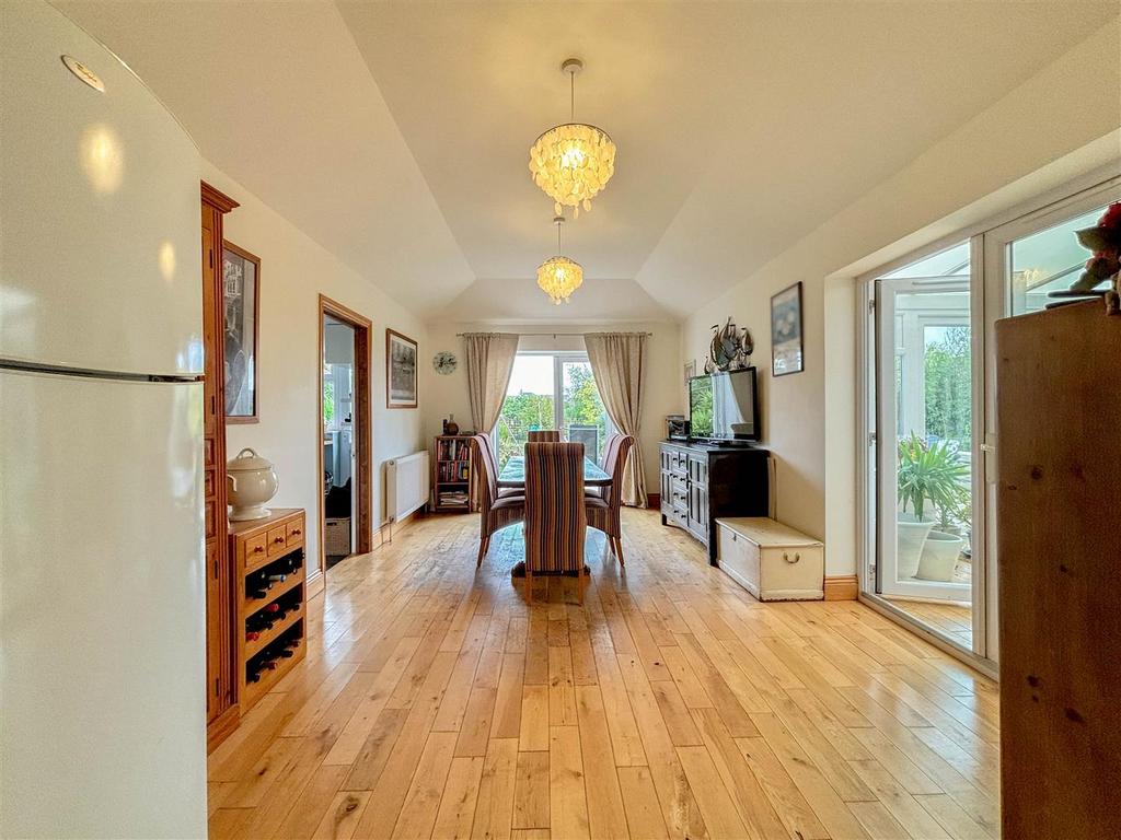 Breakfast Room/Dining Room