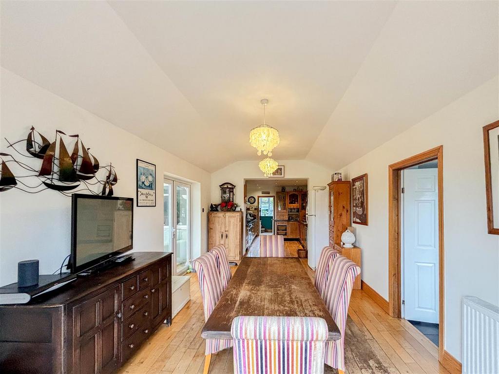 Breakfast Room/Dining Room