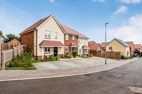 3 bedroom end of terrace house for sale, Clark Close, Edenbridge