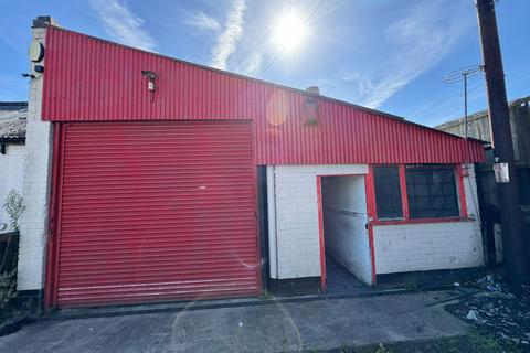 Industrial unit to rent, Dadsford Bridge Industrial Estate, St. Albans, DY8