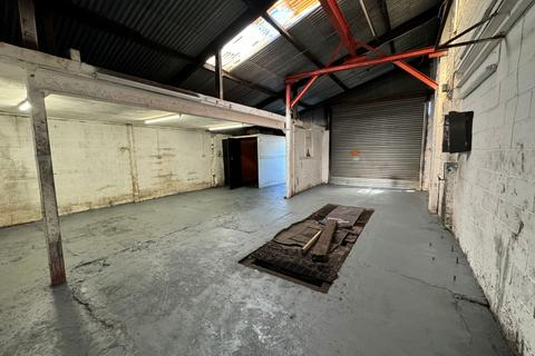 Industrial unit to rent, Dadsford Bridge Industrial Estate, St. Albans, DY8