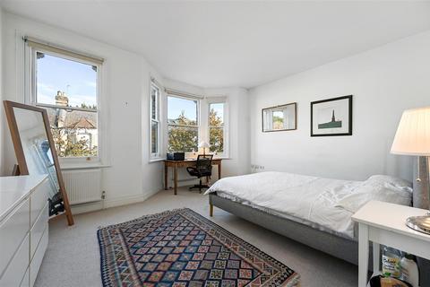 17 Arminger Road, London, W12 7BA