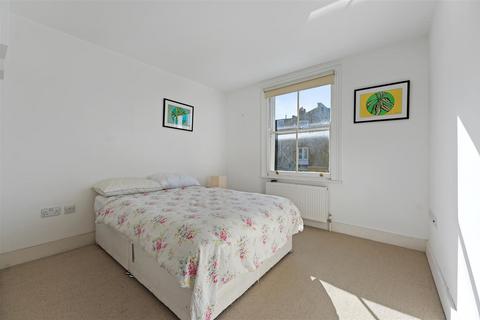 17 Arminger Road, London, W12 7BA