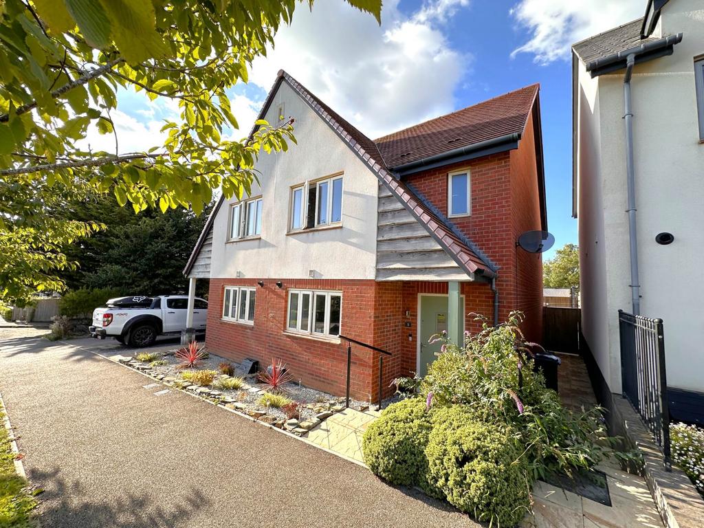 Buckingham Close, Exmouth 3 bed semi-detached house - £350,000