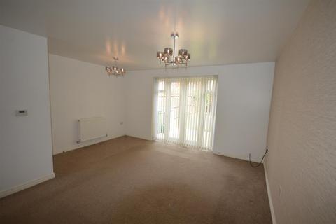 3 bedroom semi-detached house to rent, Palmer Close, Moston, Sandbach