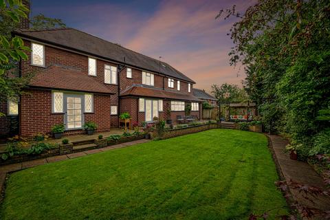 5 bedroom detached house for sale, London Road, Appleton, Warrington