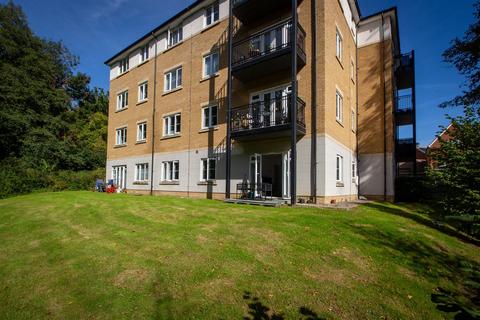 2 bedroom flat for sale, Ground floor apartment with patio in Henry House, Hayward Heath