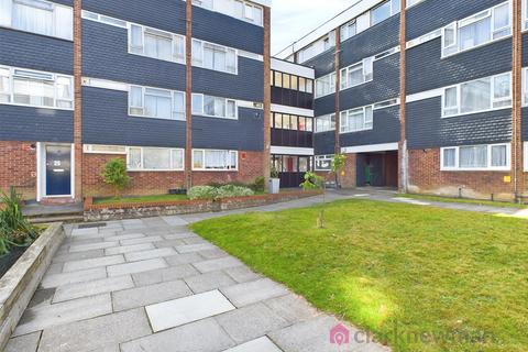 2 bedroom apartment to rent, Park Court, Harlow CM20