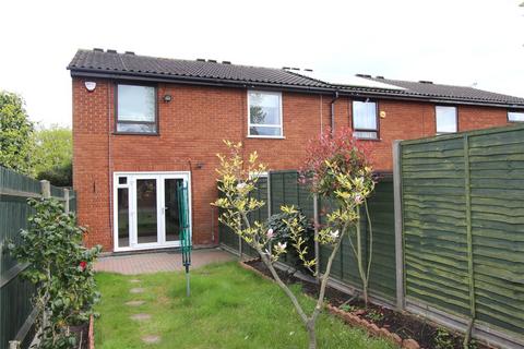 2 bedroom terraced house to rent, Fincham Close, Ickenham, UB10