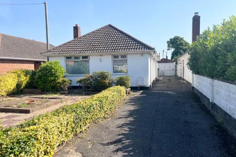 2 bedroom bungalow for sale, Waltons Avenue, Holbury, Southampton, Hampshire, SO45