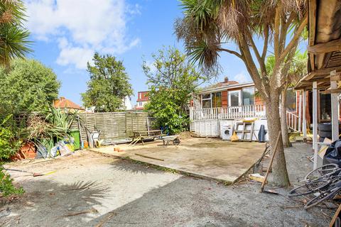 6 bedroom semi-detached house for sale, Tanfield Avenue, London NW2