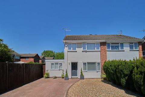 3 bedroom semi-detached house to rent, Tweedside Close, Hinckley, Leicestershire