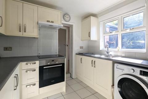 3 bedroom detached house to rent, Rowhurst Avenue, Addlestone KT15