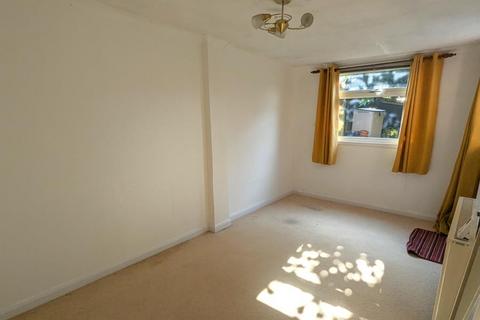 3 bedroom detached house to rent, Rowhurst Avenue, Addlestone KT15