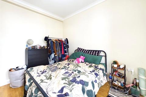 2 bedroom flat to rent, Chingford Road, Walthamstow, London E17