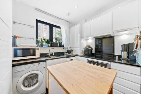 3 bedroom flat to rent, 6 Fisher Close, Canada Water, London, SE16