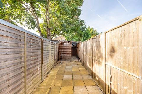 2 bedroom flat to rent, Francis Road, Leyton, London, E10