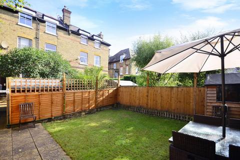 2 bedroom flat to rent, Oakhill Road, East Putney, London, SW15