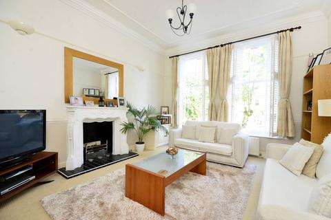 2 bedroom flat to rent, Oakhill Road, East Putney, London, SW15