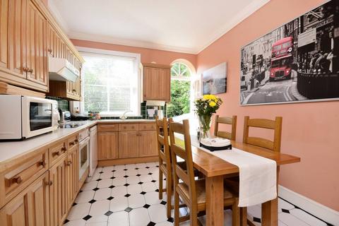 2 bedroom flat to rent, Oakhill Road, East Putney, London, SW15